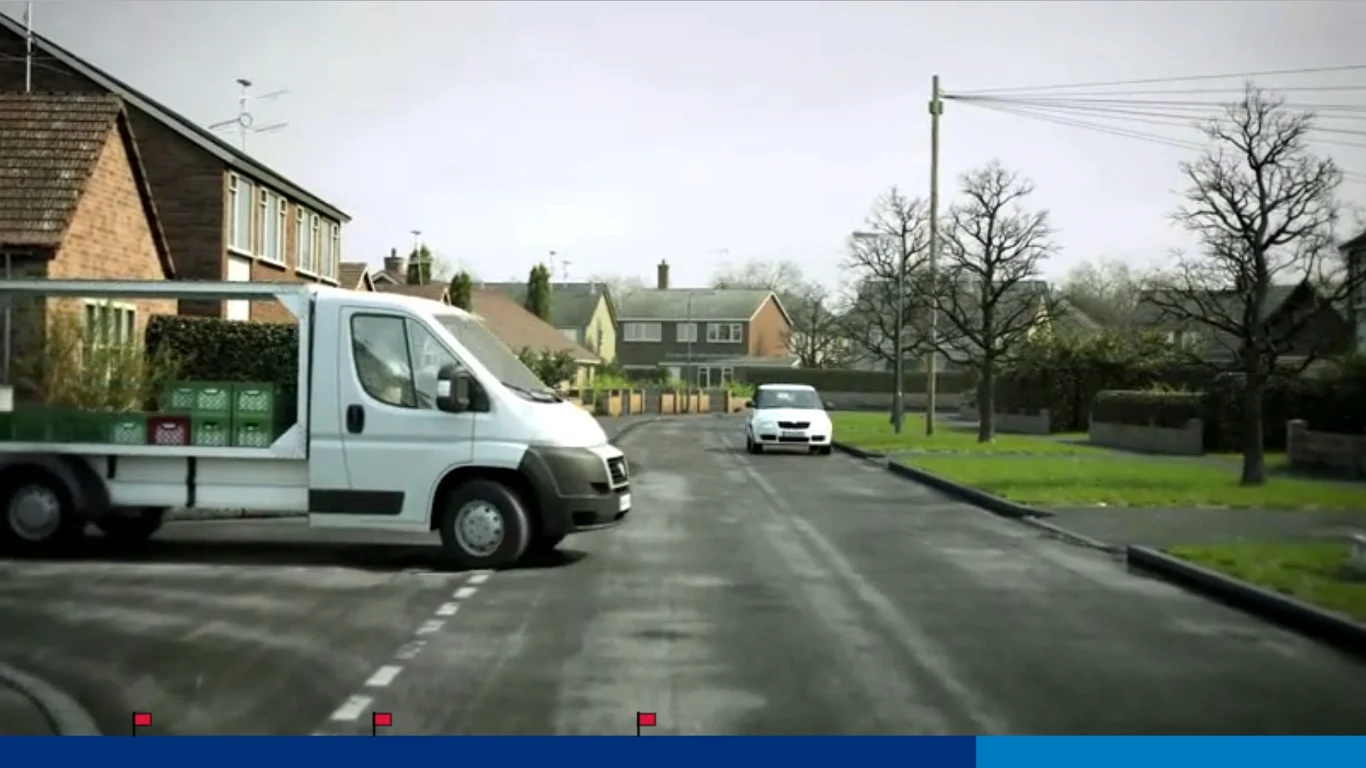 Test percepcji niebezpieczeństwa w Wielkiej Brytanii ma formę krótkiego video w którym musimy przewidzieć i oznaczyć momenty niebezpieczne/ screen Hazard Perception Test UK