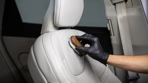 Pranie tapicerki samochodowej w 2026 roku. Tyle biorą serwisy