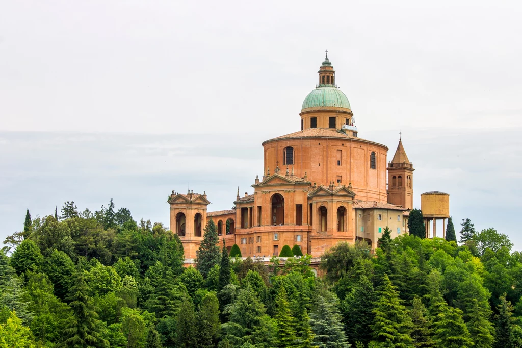 Sanktuarium Madonna di San Luca znajduje się na malowniczym wzgórzu nieopodal Bolonii