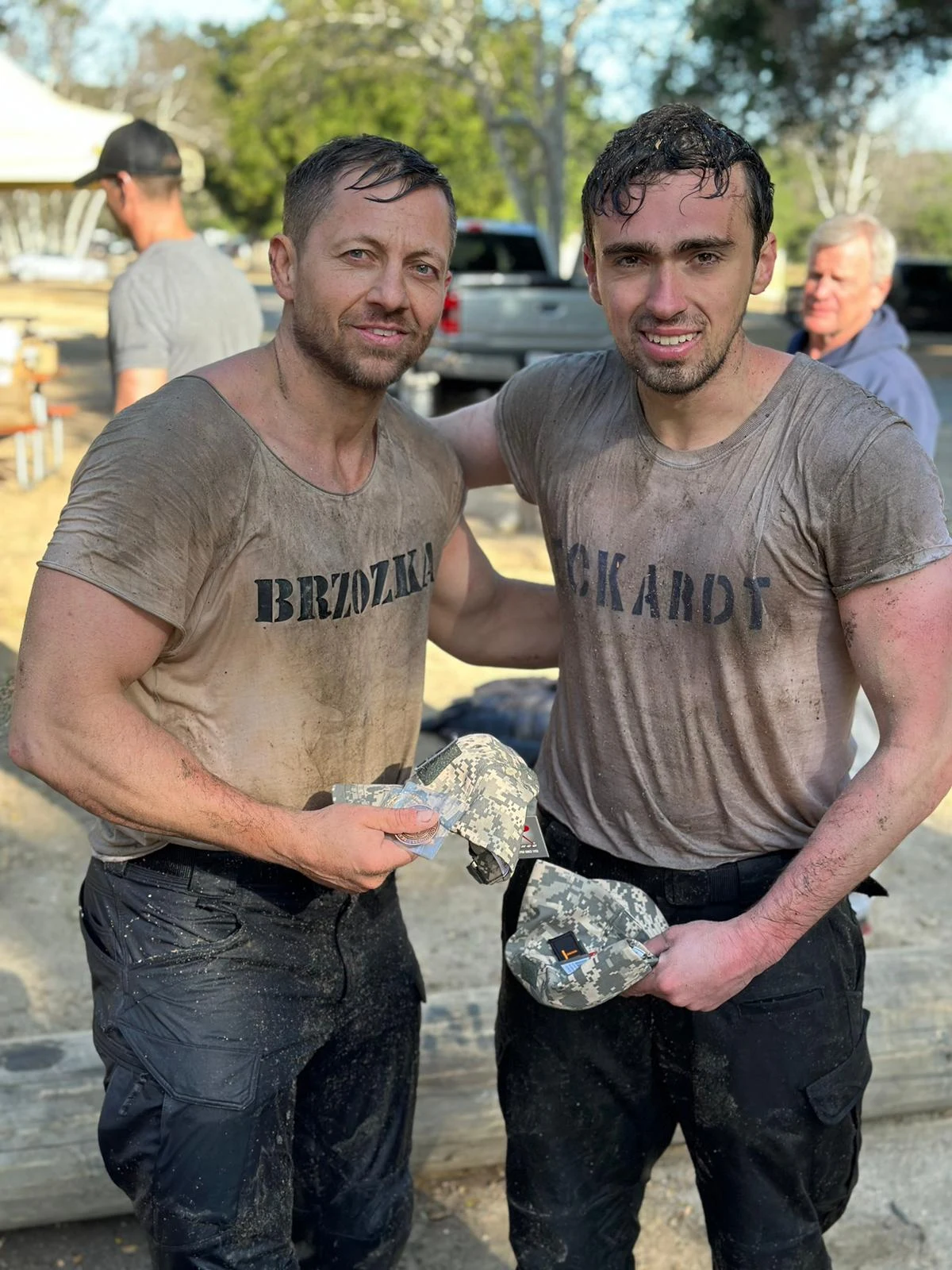 Tomasz Brzózka wraz z jednym ze współuczestników 20XL