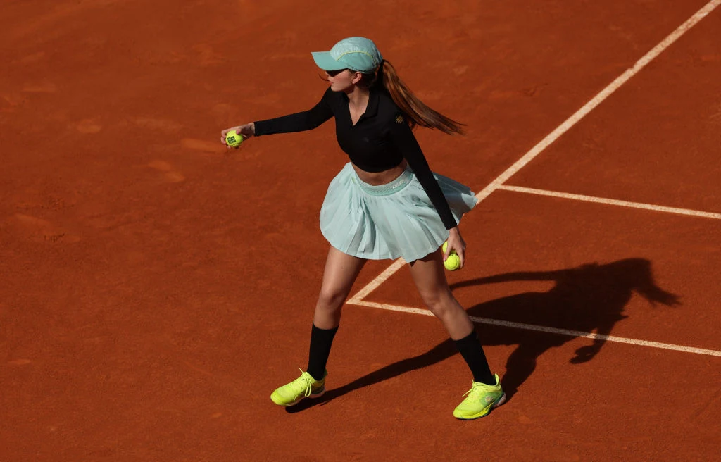 Mutua Madrid Open. Dziewczyny podające piłki na korcie podczas turnieju Mutua Madrid Open. Dziewczyny podające piłki na korcie podczas turnieju