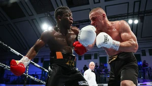 Michał Soczyński tu w walce z Aloysem Juniorem