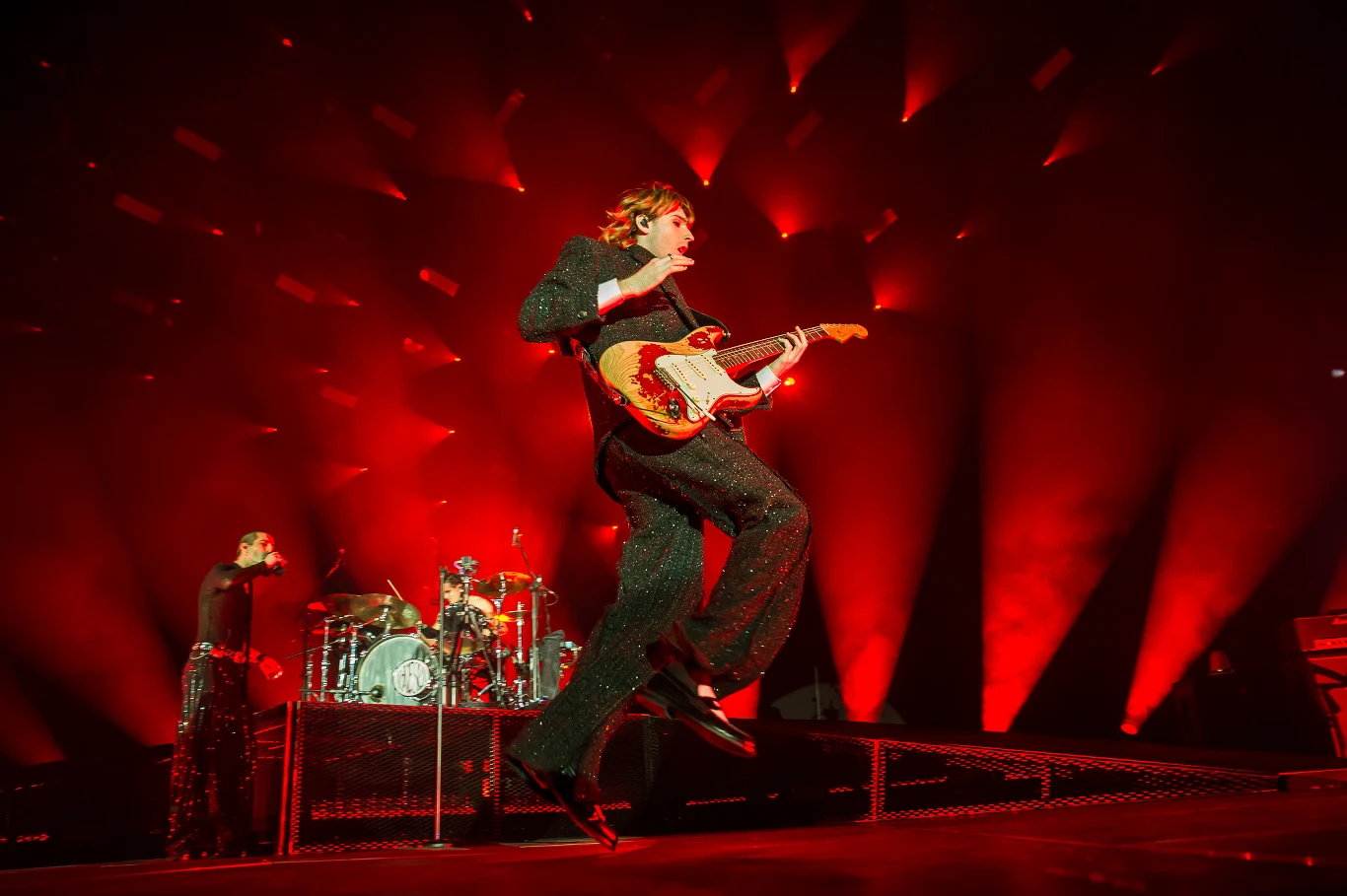 Pasmo triumfów zapoczątkowało w marcu 2021 roku zwycięstwo na festiwalu włoskiej piosenki w San Remo. Zwycięski utwór "Zitti e buoni" młodzi Włosi zawieźli potem na konkurs Eurowizji, który wygrali.