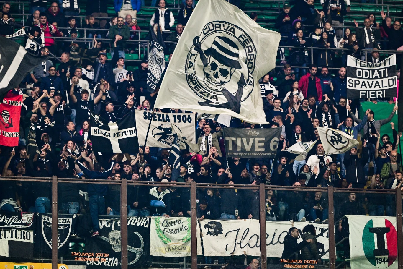 Kibice Spezii licznie wspierają swoich piłkarzy w walce o utrzymanie w Serie A