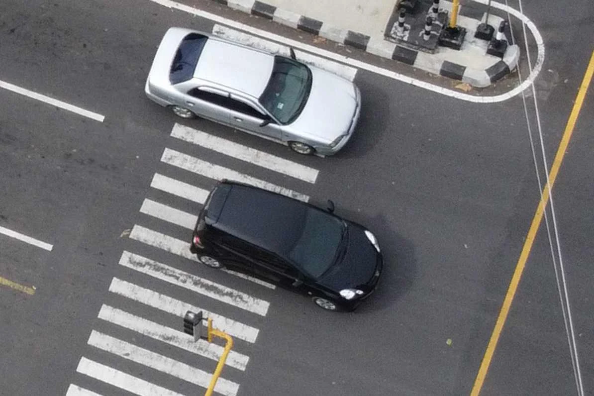 Co do zasady, przed przejściem dla pieszych wyprzedzać nie wolno. Ale są wyjątki Co do zasady, przed przejściem dla pieszych wyprzedzać nie wolno. Ale są wyjątki