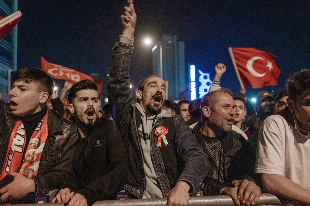 Zwolennicy opozycyjnej CHP Zwolennicy opozycyjnej CHP