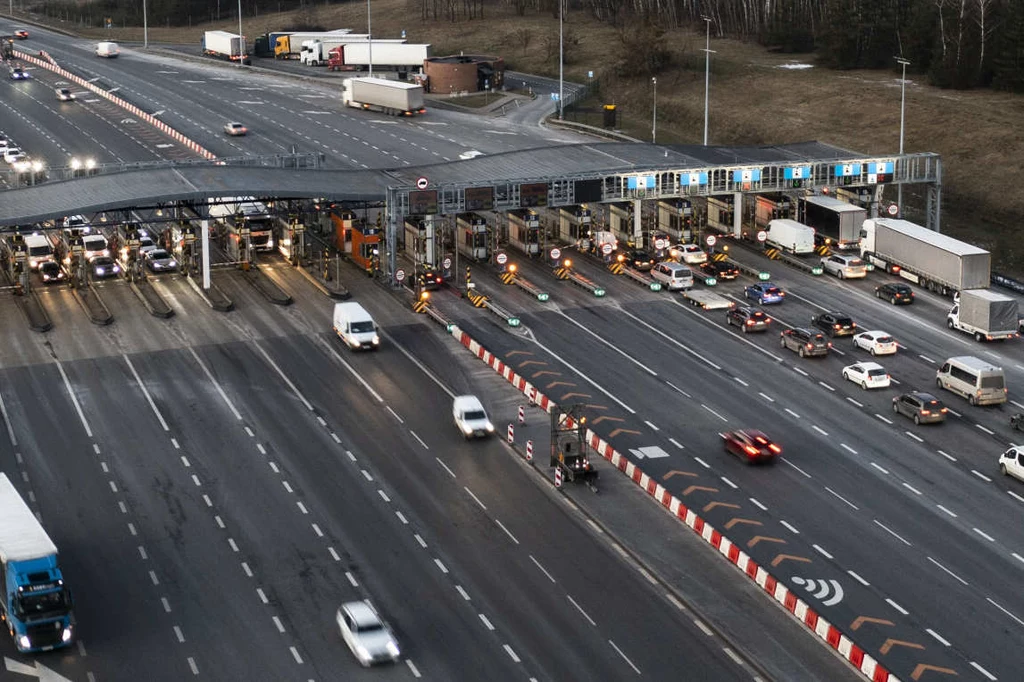 Zgodnie z obietnicami prezesa PiS już niedługo nie będziemy musieli płacić za przejazd autostradami