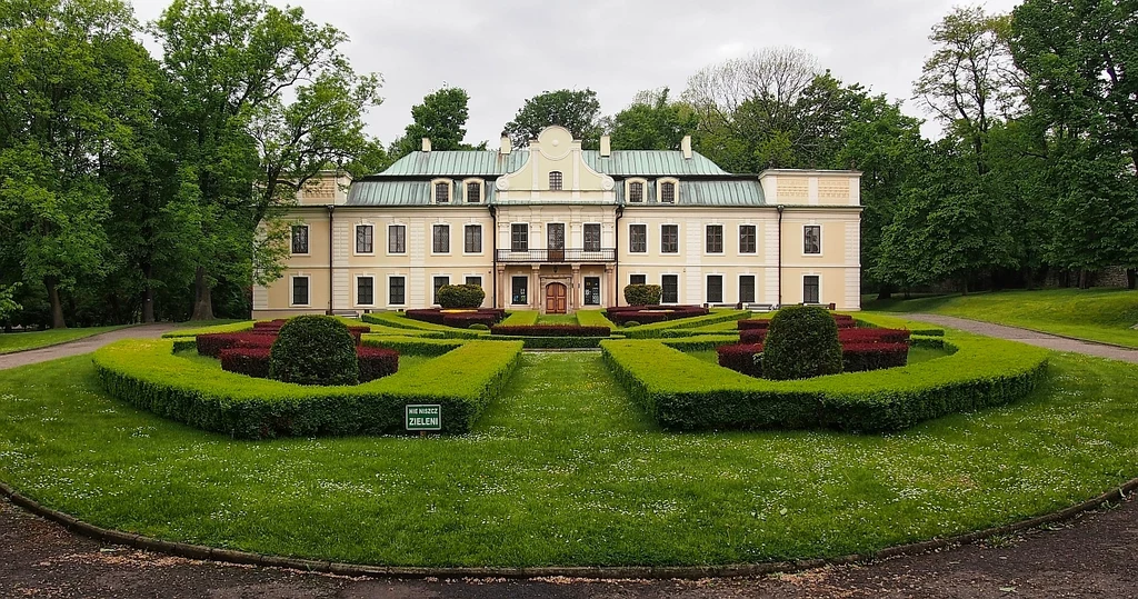 Pałac Mieroszewskich (Muzeum Zagłębia), fasada w 2014 roku