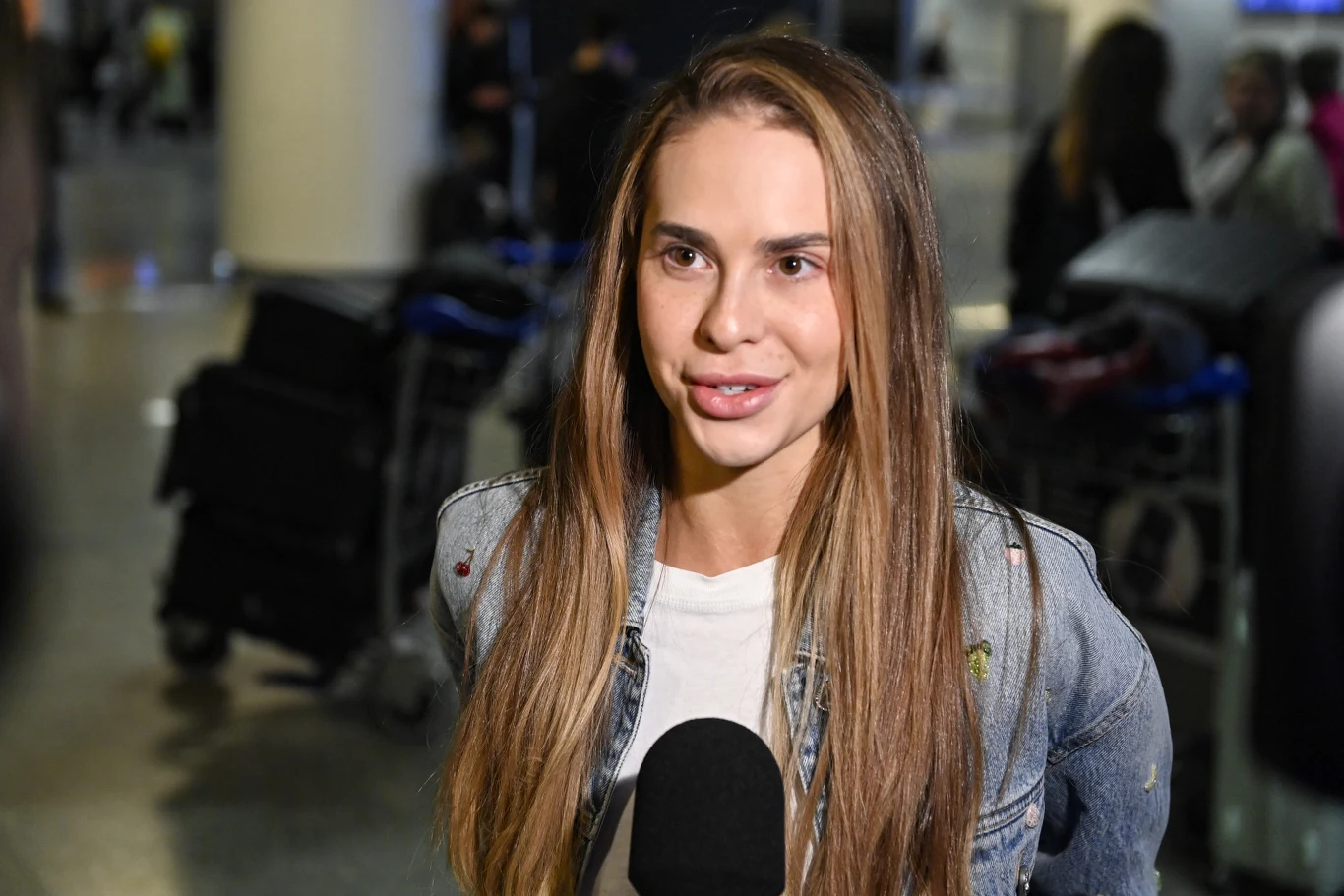 Blanka została przywitana na lotnisku przez fanów oraz dziennikarzy.