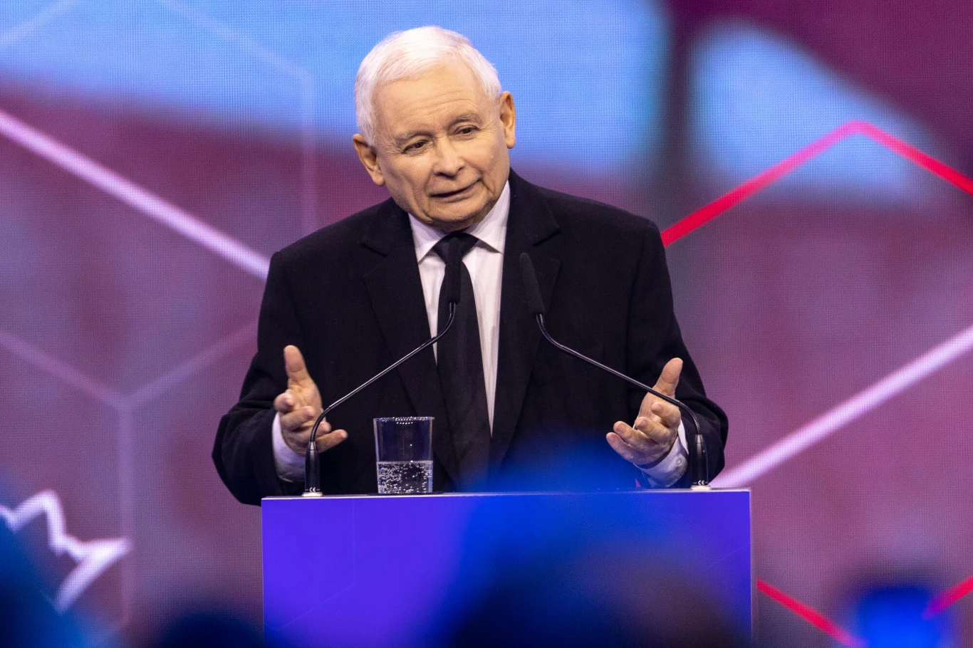 Jarosław Kaczyński złożył obietnicę w trakcie konwencji PiS. Od nowego roku 800 plus Jarosław Kaczyński złożył obietnicę w trakcie konwencji PiS. Od nowego roku 800 plus