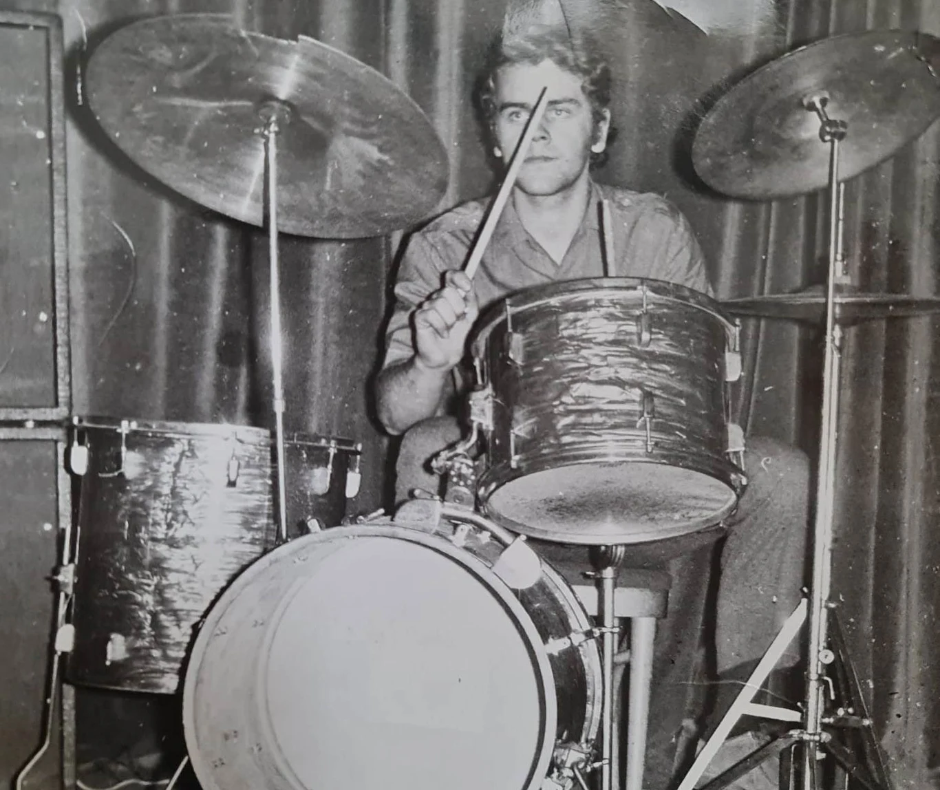 Aleksander Wojtasiak był pierwszym perkusistą grupy Dżem Aleksander Wojtasiak był pierwszym perkusistą grupy Dżem