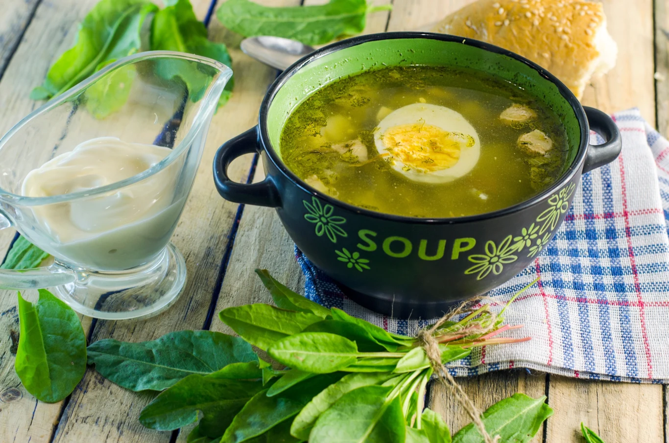 Świeży szczaw wykorzystamy do przygotowania zupy szczawiowej Świeży szczaw wykorzystamy do przygotowania zupy szczawiowej