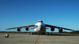 AN-124 Rusłan wylądował w Łodzi. To największy samolot na świecie