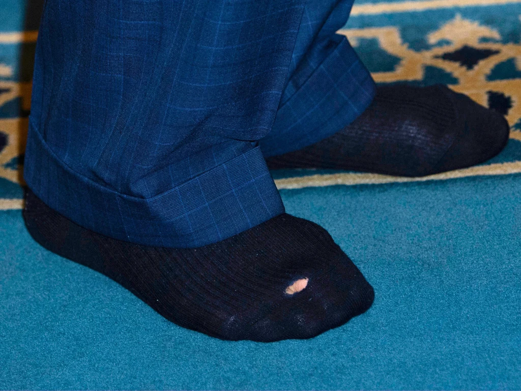 Król Karol III i dziurawa wpadka Król Karol III i dziurawa wpadka