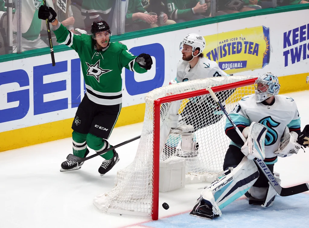 Wyatt Johnston po golu Wyatt Johnston po golu