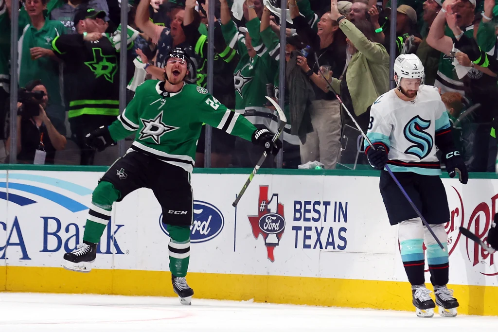 Roope Hintz rozpoczął strzelanie Roope Hintz rozpoczął strzelanie