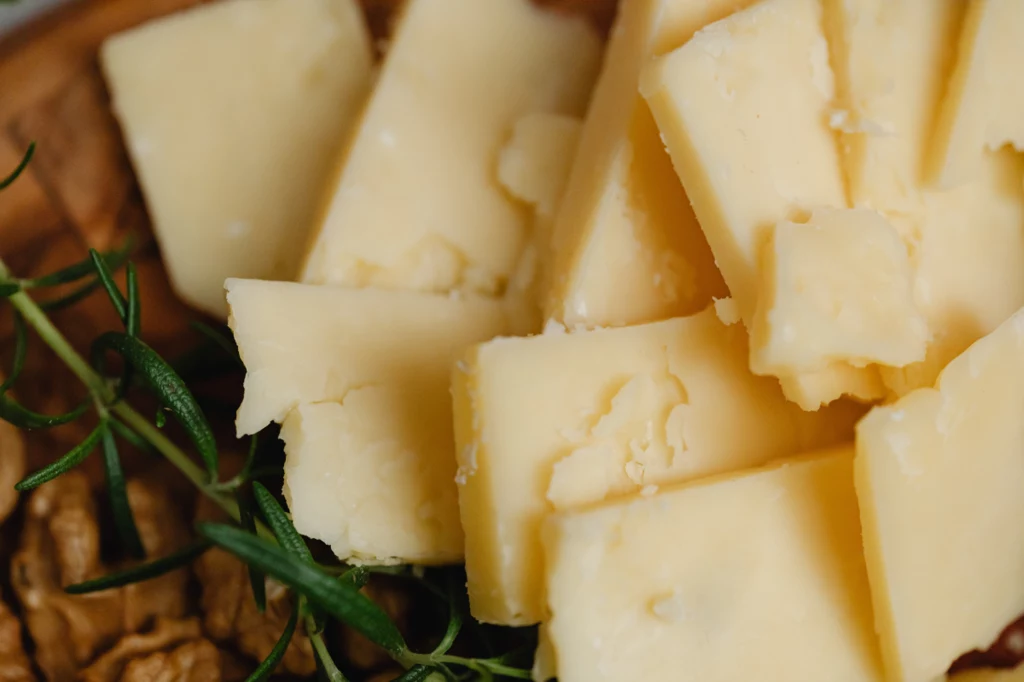 Chudy ser jest bogaty w witaminę B2