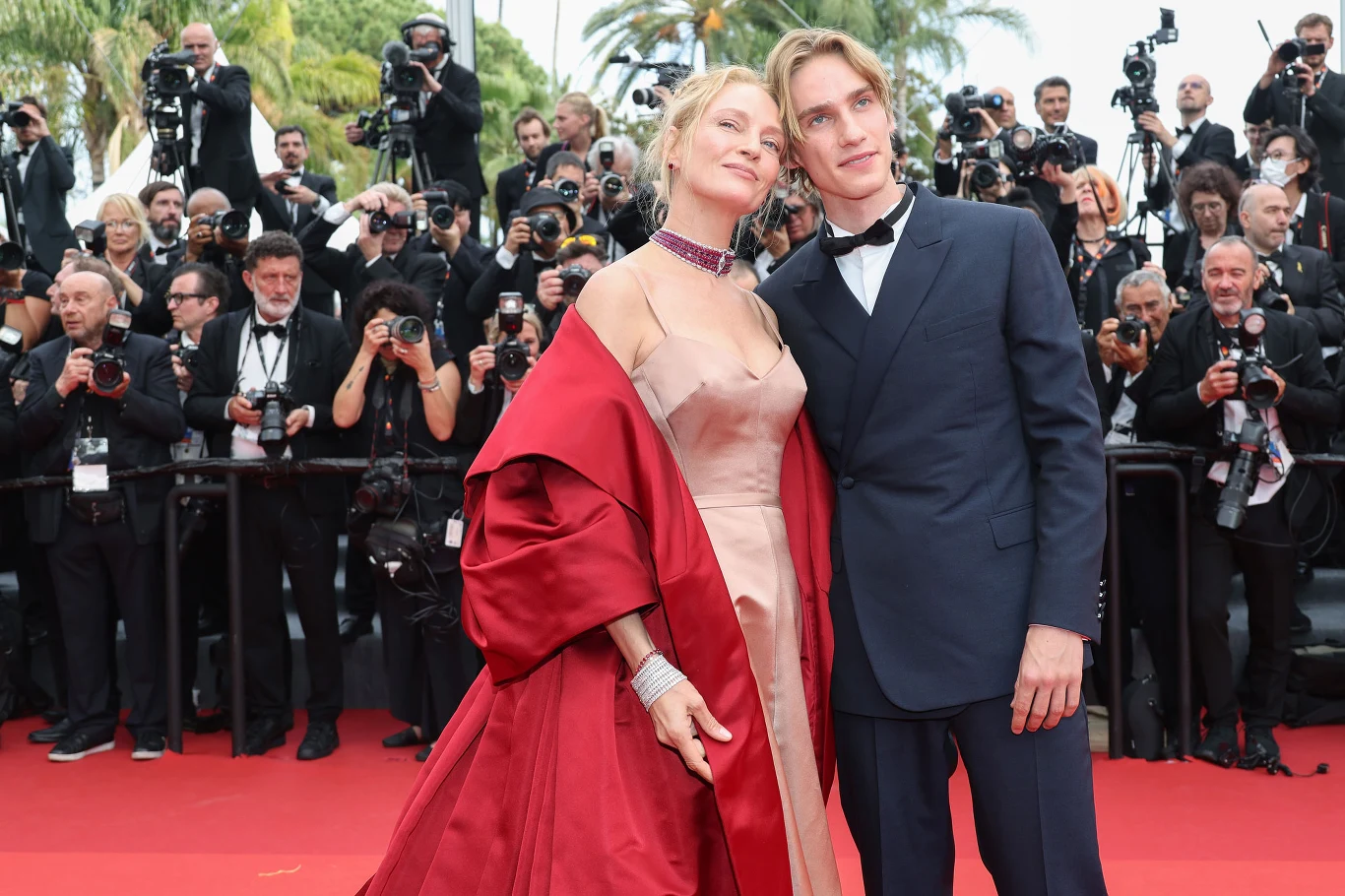 Amerykańska aktorka Uma Thurman przyjechała do Cannes z synem Levonem Roana Thurmanem-Hawke.
