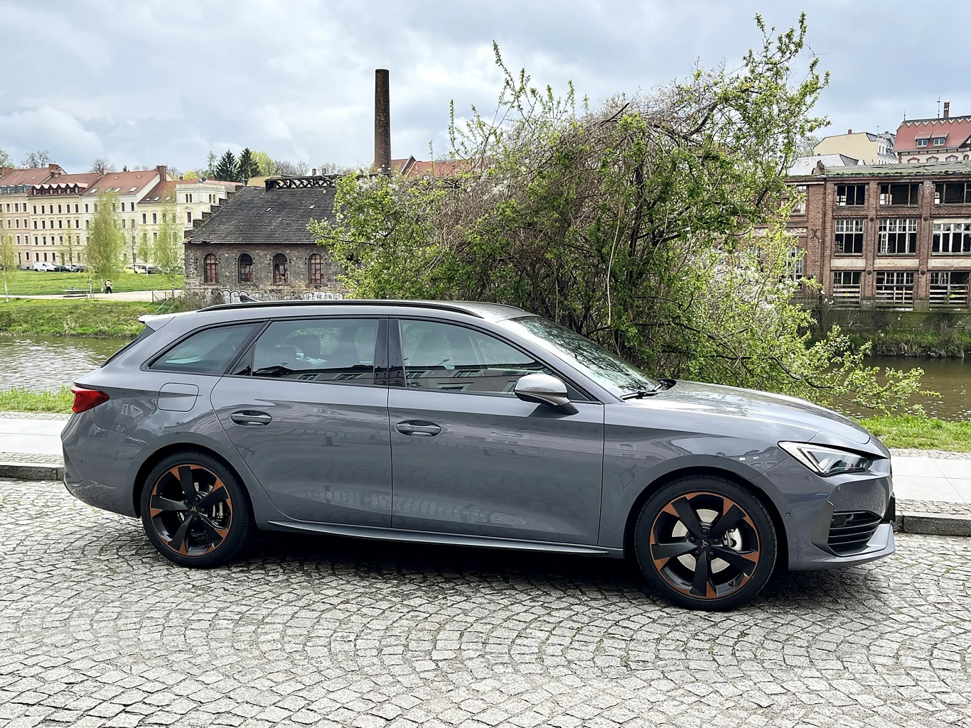 Cupra Leon Sportstourer 2.0 TSI 190 KM Cupra Leon Sportstourer 2.0 TSI 190 KM