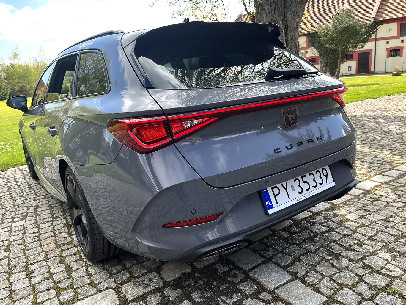 Cupra Leon Sportstourer 2.0 TSI 190 KM Cupra Leon Sportstourer 2.0 TSI 190 KM