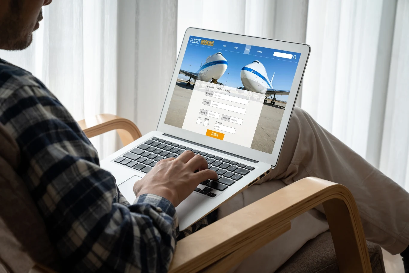 Wiele osób wierzy, że wyszukując bilety w trybie incognito, unikną sztucznego zawyżania cen.