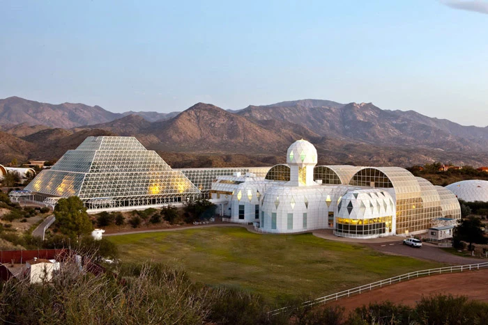 Kompleks badawczy Biosfera 2 na zdjęciu z 2011 roku.