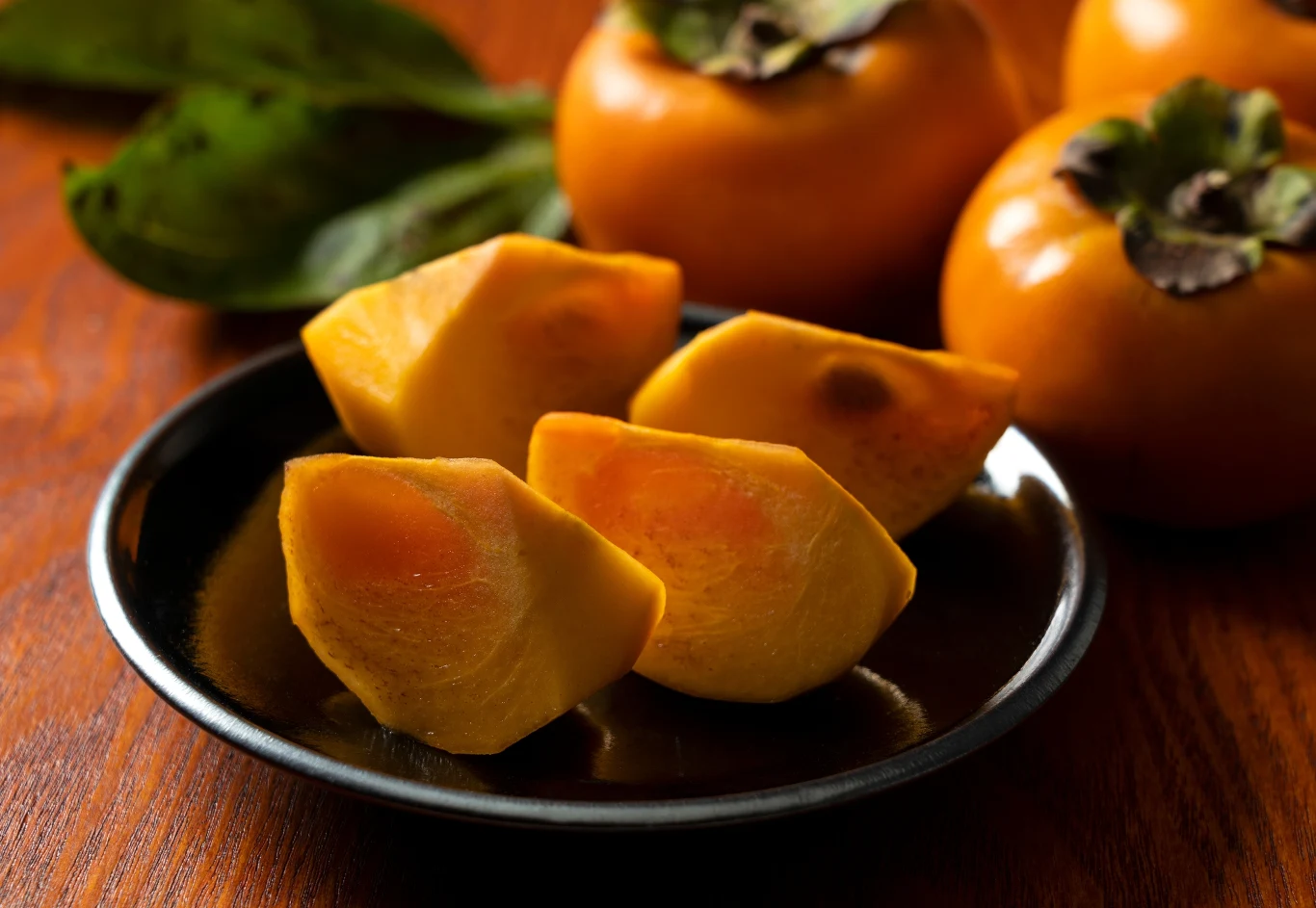 Kaki jest wyśmienite, by obniżyć ciśnienie i wspomóc trawienie. Ale jest niewskazane dla cukrzyków Kaki jest wyśmienite, by obniżyć ciśnienie i wspomóc trawienie. Ale jest niewskazane dla cukrzyków