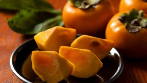 Kaki jest wyśmienite, by obniżyć ciśnienie i wspomóc trawienie. Ale jest niewskazane dla cukrzyków