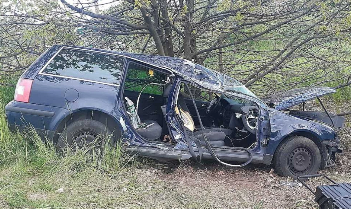 Kierujący Volkswagenem uderzył w słup Kierujący Volkswagenem uderzył w słup