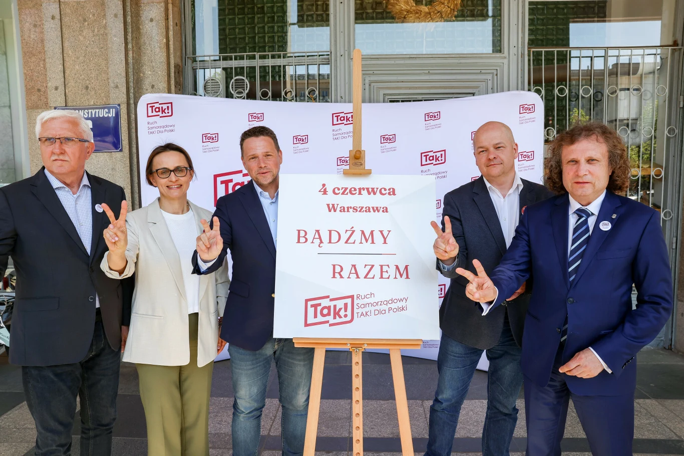 Samorządowcy z Ruchu Tak dla Polski domagają się zmiany całego systemu finansowania samorządów, na zdjęciu podczas konferencji prasowej 9 maja 2023