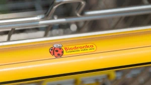 Biedronka zaskakuje klientów. Nagły komunikat blokuje zakupy.