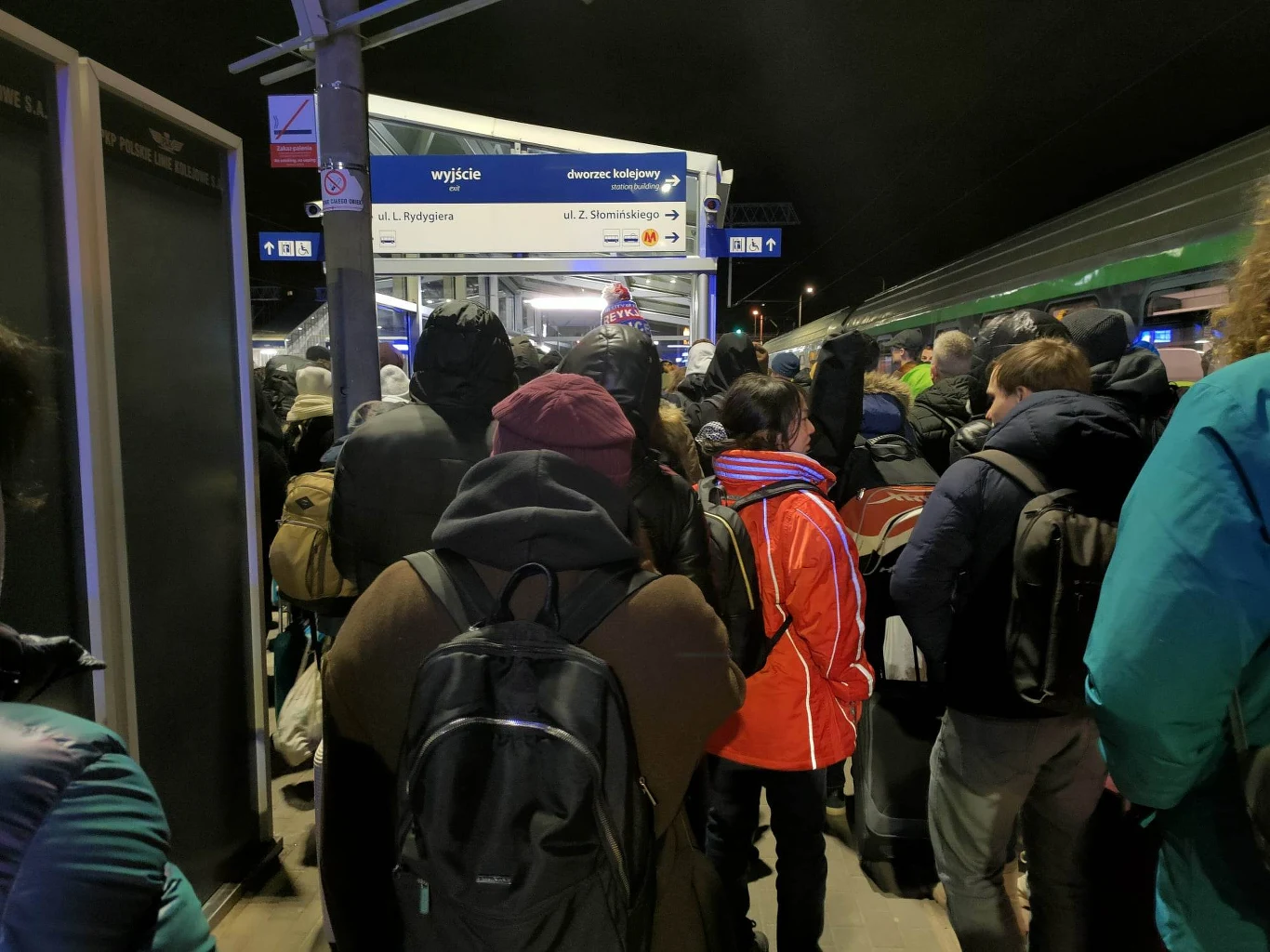 Trzeba swoje odstać, zanim zejdzie się do metra. Zdjęcie wykonaliśmy zimą, ale sytuacja od tego czasu nie poprawiła się Trzeba swoje odstać, zanim zejdzie się do metra. Zdjęcie wykonaliśmy zimą, ale sytuacja od tego czasu nie poprawiła się