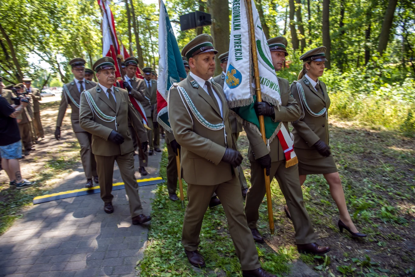 Nadleśniczy w Polsce zarabia 20 tys. zł miesięcznie. Podobne pensje mają np. ministrowie rządu i premier (zdj. ilustracyjne) Nadleśniczy w Polsce zarabia 20 tys. zł miesięcznie. Podobne pensje mają np. ministrowie rządu i premier (zdj. ilustracyjne)