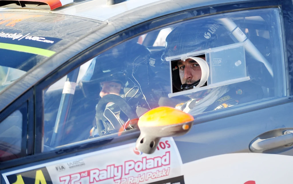 Robert Kubica podczas Rajdu Polski w Mikołajkach - zdjęcie z 2015 roku Robert Kubica podczas Rajdu Polski w Mikołajkach - zdjęcie z 2015 roku