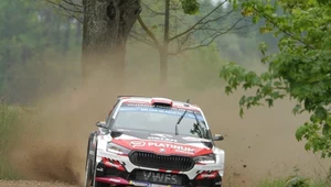 Mikołaj Marczyk i pilot Szymon Gospodarczyk (Skoda Fabia RS)