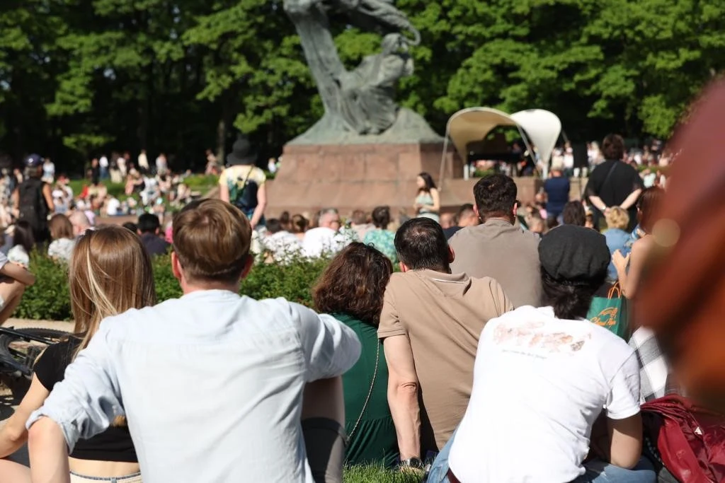 Premier Mateusz Morawiecki wybrał się na koncert do Łazienek Królewskich Premier Mateusz Morawiecki wybrał się na koncert do Łazienek Królewskich