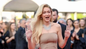 Gigi Hadid olśniła suknią na czerwonym dywanie. Co za kształty! 