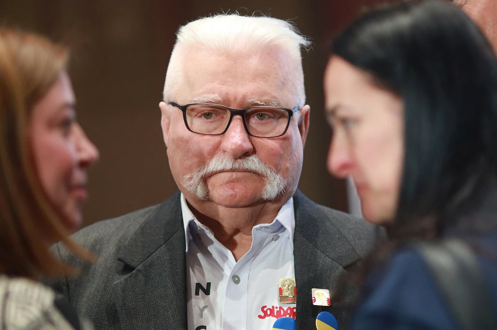 Lech Wałęsa ma za niską emeryturę? Musi dorabiać