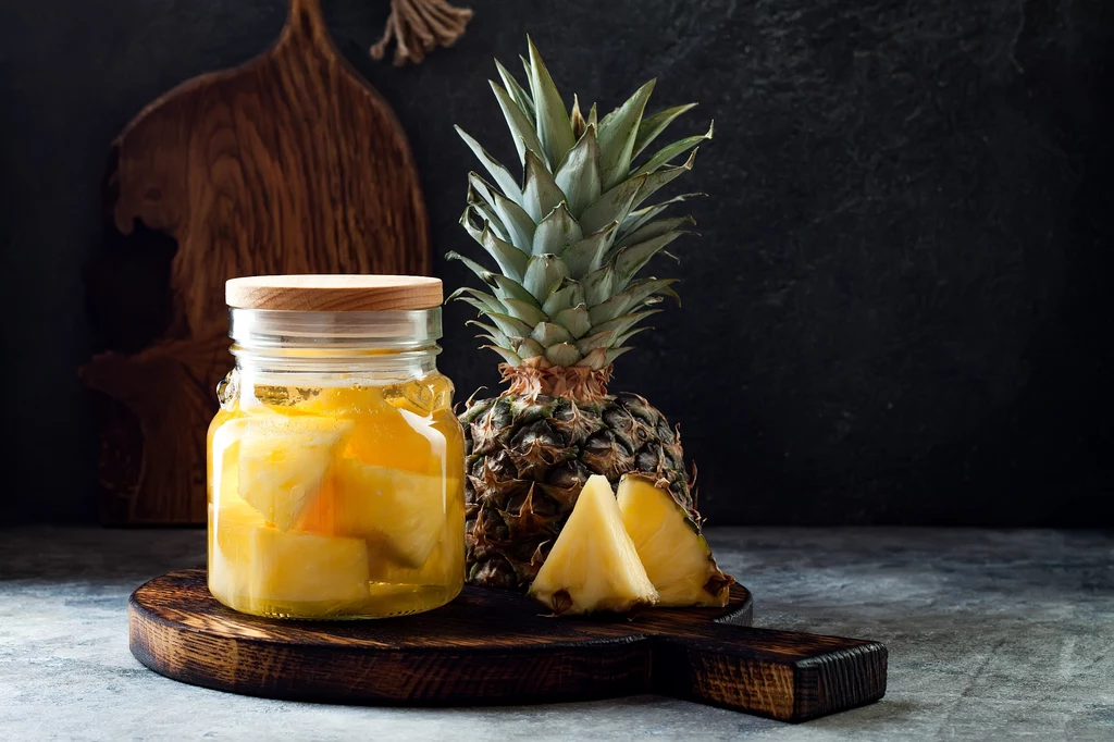 Jak zrobić zdrową wodę ananasową w domu?