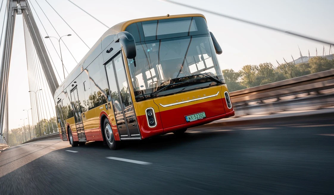 Na warszawskie ulice wyjechał elektryczny autobus produkcji chińskiej. Na warszawskie ulice wyjechał elektryczny autobus produkcji chińskiej.
