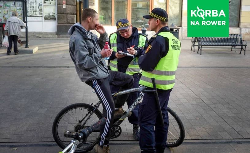 W pewnych przypadkach rowerzysta może jechać po chodniku.