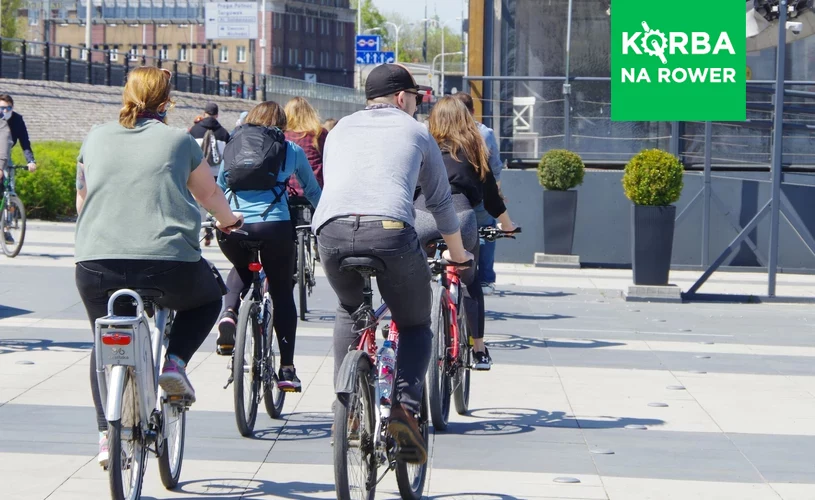 Rowerzyści mogą jechać obok siebie jeśli nie utrudniają ruchu innym 