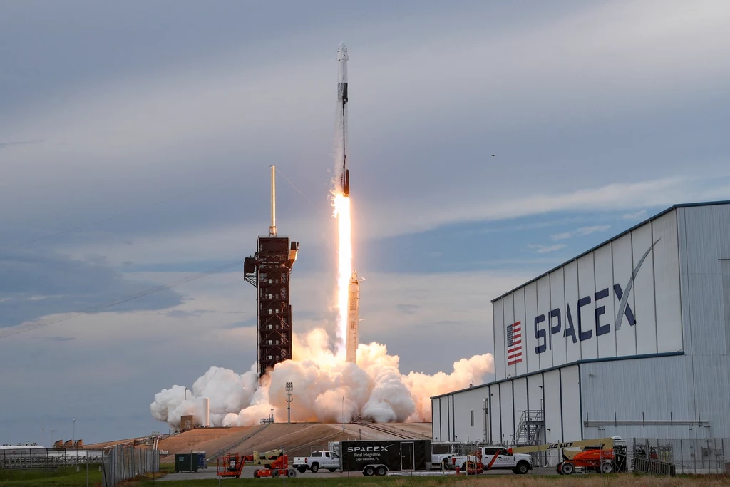 Start rakiety Falcon 9 z Centrum Kosmicznego na Florydzie