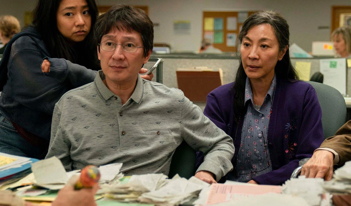 Michelle Yeoh (P) w filmie "Wszystko wszędzie naraz" Michelle Yeoh (P) w filmie "Wszystko wszędzie naraz"