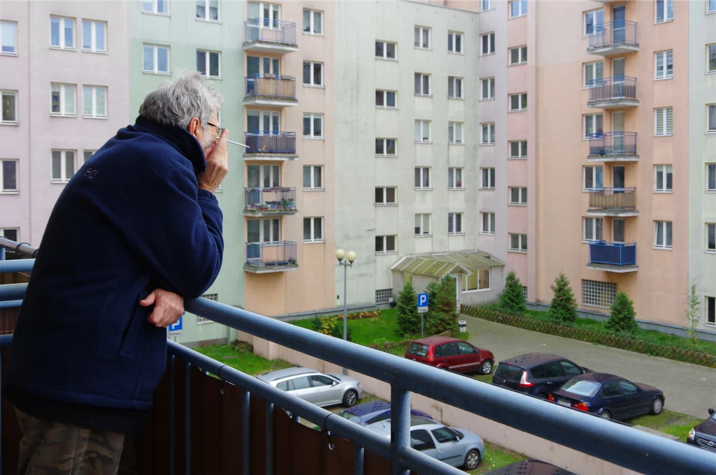 Niektórzy sąsiedzi wraz ze swoim stylem życia oraz przyzwyczajeniami bywają szczególnie uciążliwi dla osób mieszkających dookoła nich