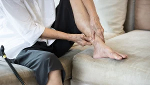 Skurcze mięśni nóg, uczucie ciężkości oraz osłabienie siły mięśniowej w nogach może świadczyć o znacznych niedoborach magnezu