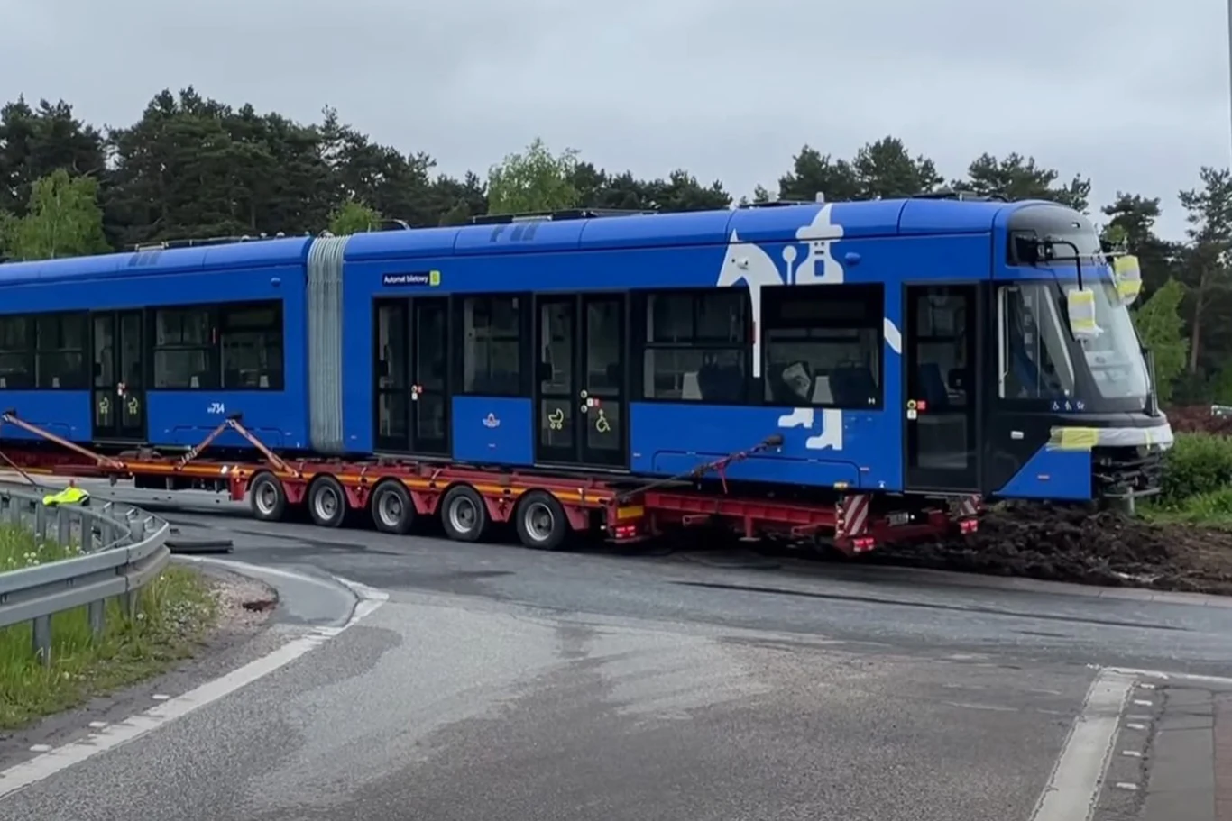 Tramwaj zablokował rondo - to już kolejny raz/YouTube Polskie Radio Kielce/Zrzut ekranu Tramwaj zablokował rondo - to już kolejny raz/YouTube Polskie Radio Kielce/Zrzut ekranu