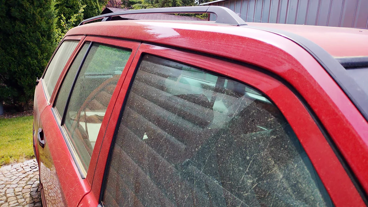 Żółty pył, który od kilku dni pokrywa karoserie naszych samochodów 