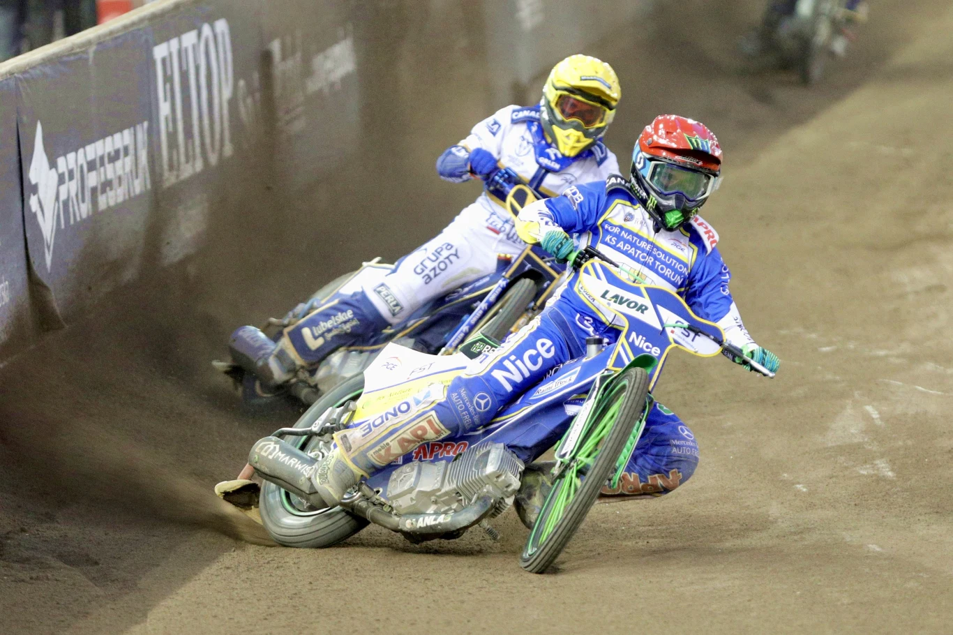 Patryk Dudek przed Bartoszem Zmarzlikiem Patryk Dudek przed Bartoszem Zmarzlikiem