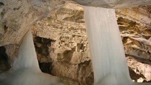 ​Lodowe królestwo tuż przy granicy z Polską. Lód nie topnieje tam przez cały rok